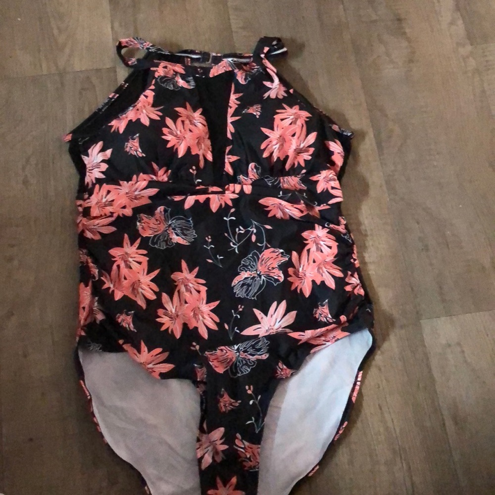 Brand new stylish one piece swimsuit size 3xl